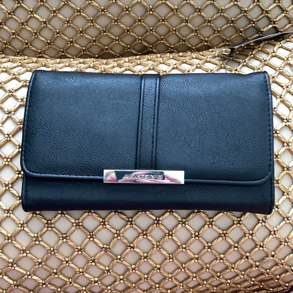 Tahari wallet NWT